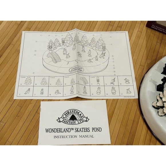 VINTAGE 1996 Christmas Fantasy LTD Wonderland Skaters Pond 8 Songs W/Box Tested - Picture 10 of 16